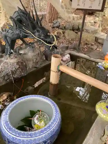 虻田神社の手水