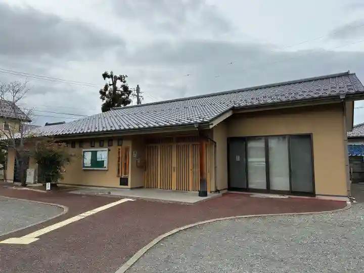 氷鉋斗賣神社の{uncategorized: "未分類", other: "その他", undefined: "問題あり", building: "その他建物", grave: "お墓", sacred_gate: "鳥居", guardian: "狛犬", statue: "像", buddha: "仏像", history: "歴史", nature: "自然", garden: "庭園", animal: "動物", pagoda: "塔", temizu: "手水舎", mountain_gate: "山門・神門", sanctuary: "本殿・本堂", subordinate: "末社・摂社", art: "芸術", scenery: "景色", jizo: "地蔵", ema: "絵馬", goshuin: "御朱印", omikuji: "おみくじ", items: "授与品その他", amulet: "お守り", goshuincho: "御朱印帳", eats: "食事", festival: "お祭り", votive_dance: "神楽", shichigosan: "七五三参", wedding: "結婚式", experience: "体験その他", initially: "初詣", around: "周辺", anti_infection: "感染症対策"}
