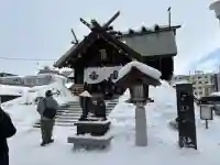 札幌諏訪神社の{uncategorized: "未分類", other: "その他", undefined: "問題あり", building: "その他建物", grave: "お墓", sacred_gate: "鳥居", guardian: "狛犬", statue: "像", buddha: "仏像", history: "歴史", nature: "自然", garden: "庭園", animal: "動物", pagoda: "塔", temizu: "手水舎", mountain_gate: "山門・神門", sanctuary: "本殿・本堂", subordinate: "末社・摂社", art: "芸術", scenery: "景色", jizo: "地蔵", ema: "絵馬", goshuin: "御朱印", omikuji: "おみくじ", items: "授与品その他", amulet: "お守り", goshuincho: "御朱印帳", eats: "食事", festival: "お祭り", votive_dance: "神楽", shichigosan: "七五三参", wedding: "結婚式", experience: "体験その他", initially: "初詣", around: "周辺", anti_infection: "感染症対策"}