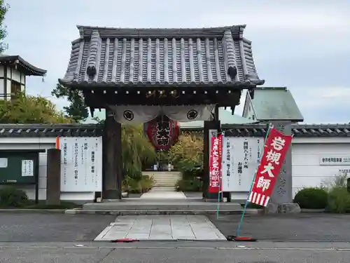 岩槻大師彌勒密寺の山門