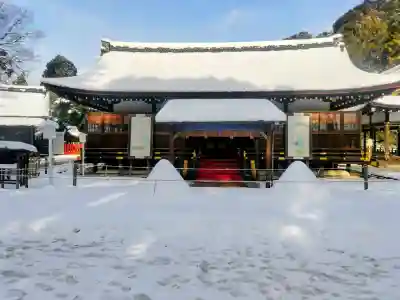 賀茂別雷神社（上賀茂神社）の{uncategorized: "未分類", other: "その他", undefined: "問題あり", building: "その他建物", grave: "お墓", sacred_gate: "鳥居", guardian: "狛犬", statue: "像", buddha: "仏像", history: "歴史", nature: "自然", garden: "庭園", animal: "動物", pagoda: "塔", temizu: "手水舎", mountain_gate: "山門・神門", sanctuary: "本殿・本堂", subordinate: "末社・摂社", art: "芸術", scenery: "景色", jizo: "地蔵", ema: "絵馬", goshuin: "御朱印", omikuji: "おみくじ", items: "授与品その他", amulet: "お守り", goshuincho: "御朱印帳", eats: "食事", festival: "お祭り", votive_dance: "神楽", shichigosan: "七五三参", wedding: "結婚式", experience: "体験その他", initially: "初詣", around: "周辺", anti_infection: "感染症対策"}