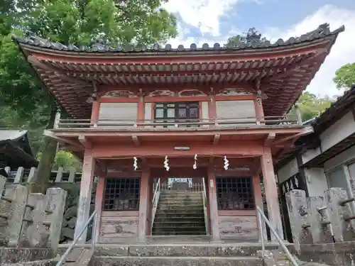 若宮八幡宮の山門