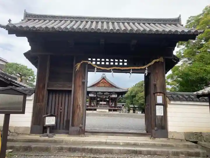 篠津神社の山門・神門