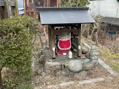 地蔵(水口宿東見附跡)の{uncategorized: "未分類", other: "その他", undefined: "問題あり", building: "その他建物", grave: "お墓", sacred_gate: "鳥居", guardian: "狛犬", statue: "像", buddha: "仏像", history: "歴史", nature: "自然", garden: "庭園", animal: "動物", pagoda: "塔", temizu: "手水舎", mountain_gate: "山門・神門", sanctuary: "本殿・本堂", subordinate: "末社・摂社", art: "芸術", scenery: "景色", jizo: "地蔵", ema: "絵馬", goshuin: "御朱印", omikuji: "おみくじ", items: "授与品その他", amulet: "お守り", goshuincho: "御朱印帳", eats: "食事", festival: "お祭り", votive_dance: "神楽", shichigosan: "七五三参", wedding: "結婚式", experience: "体験その他", initially: "初詣", around: "周辺", anti_infection: "感染症対策"}