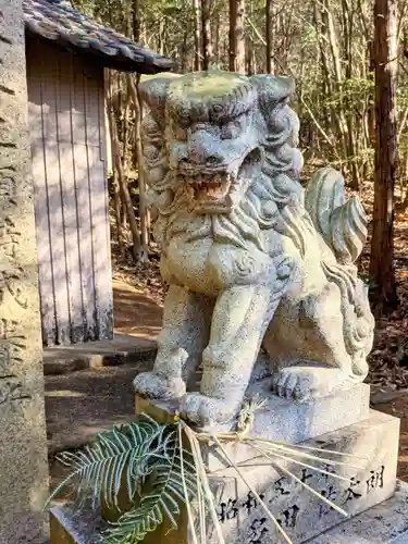 野間山神社の狛犬