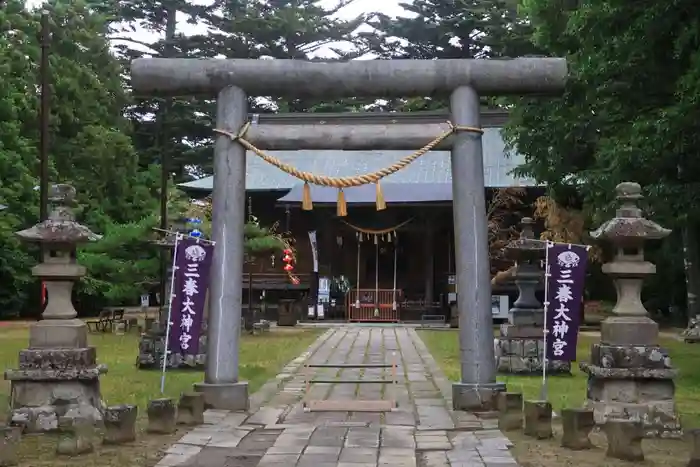 三春大神宮の鳥居