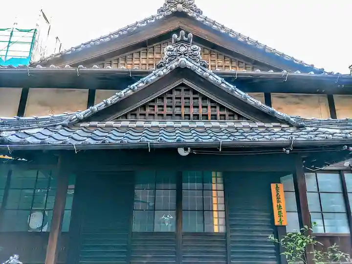法榮寺の本殿・本堂