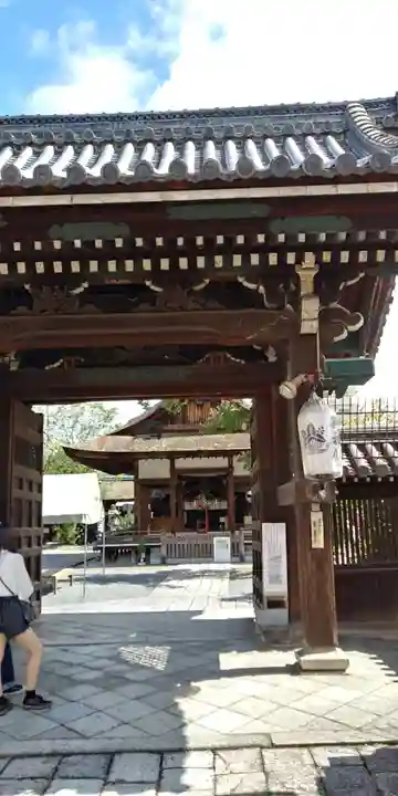 下御霊神社の山門・神門