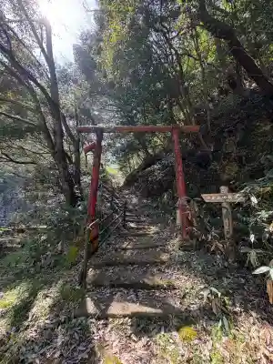 断魚稲荷の{uncategorized: "未分類", other: "その他", undefined: "問題あり", building: "その他建物", grave: "お墓", sacred_gate: "鳥居", guardian: "狛犬", statue: "像", buddha: "仏像", history: "歴史", nature: "自然", garden: "庭園", animal: "動物", pagoda: "塔", temizu: "手水舎", mountain_gate: "山門・神門", sanctuary: "本殿・本堂", subordinate: "末社・摂社", art: "芸術", scenery: "景色", jizo: "地蔵", ema: "絵馬", goshuin: "御朱印", omikuji: "おみくじ", items: "授与品その他", amulet: "お守り", goshuincho: "御朱印帳", eats: "食事", festival: "お祭り", votive_dance: "神楽", shichigosan: "七五三参", wedding: "結婚式", experience: "体験その他", initially: "初詣", around: "周辺", anti_infection: "感染症対策"}