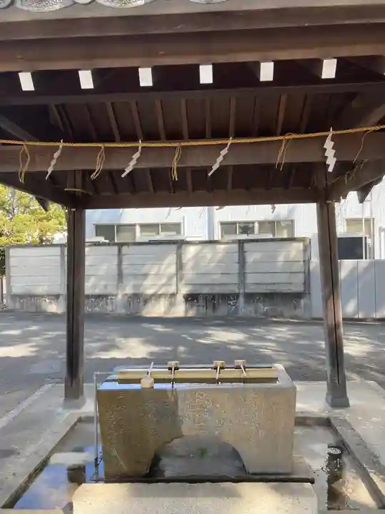 手筒花火発祥の地 吉田神社の手水舎