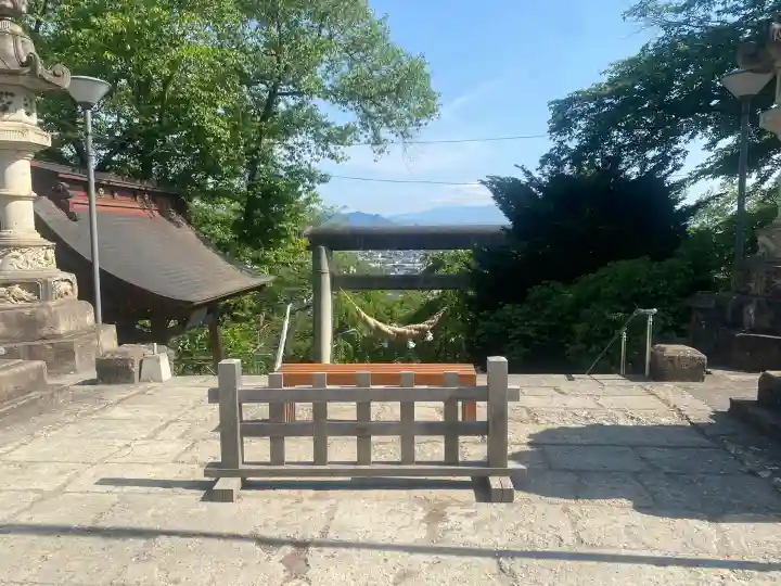 烏帽子山八幡宮の{uncategorized: "未分類", other: "その他", undefined: "問題あり", building: "その他建物", grave: "お墓", sacred_gate: "鳥居", guardian: "狛犬", statue: "像", buddha: "仏像", history: "歴史", nature: "自然", garden: "庭園", animal: "動物", pagoda: "塔", temizu: "手水舎", mountain_gate: "山門・神門", sanctuary: "本殿・本堂", subordinate: "末社・摂社", art: "芸術", scenery: "景色", jizo: "地蔵", ema: "絵馬", goshuin: "御朱印", omikuji: "おみくじ", items: "授与品その他", amulet: "お守り", goshuincho: "御朱印帳", eats: "食事", festival: "お祭り", votive_dance: "神楽", shichigosan: "七五三参", wedding: "結婚式", experience: "体験その他", initially: "初詣", around: "周辺", anti_infection: "感染症対策"}