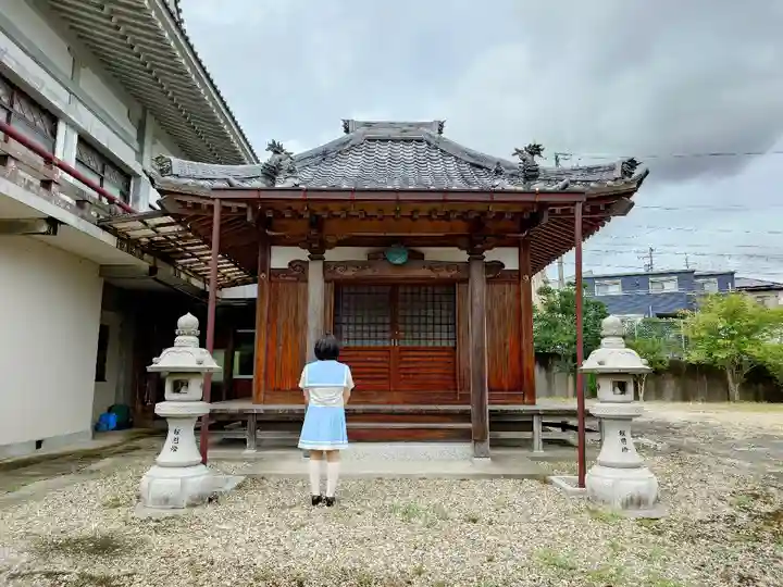 観音寺の本殿・本堂