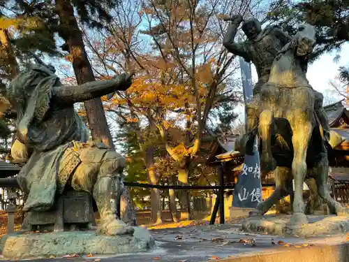 川中島古戦場八幡社の像