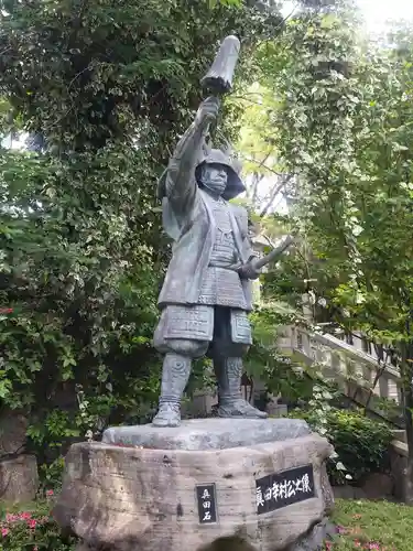 三光神社の像