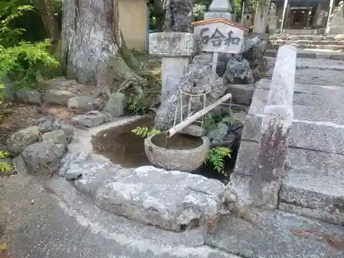 鳴谷神社の手水舎