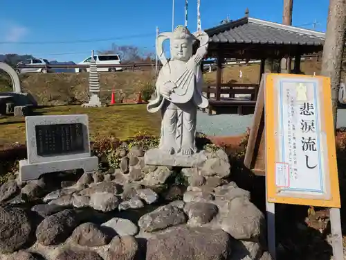 阿蘇白水龍神權現～白蛇神社～の像