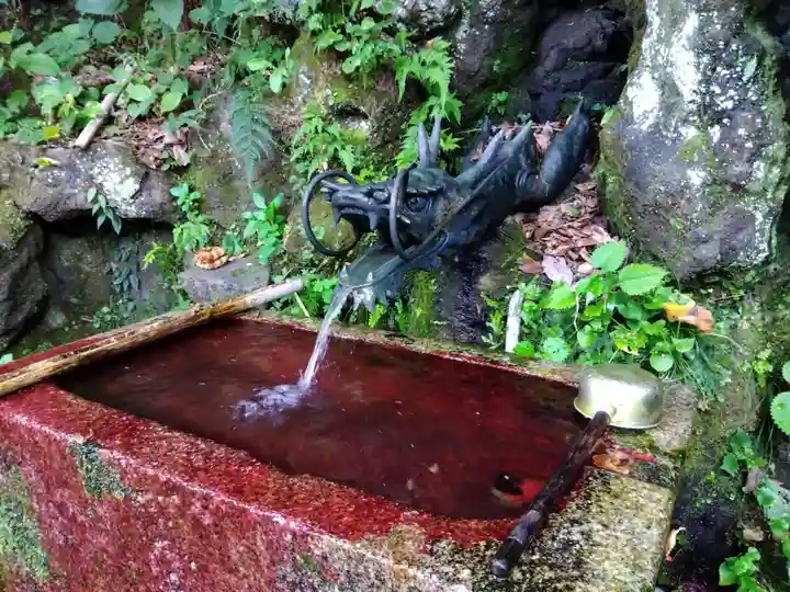 白山神社の手水舎