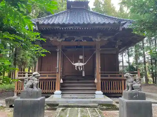 六所神社の本殿