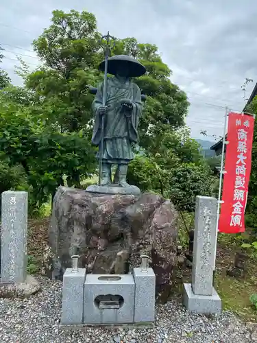 東海寺の像