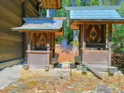 神明白山社相殿(杁下)の末社・摂社