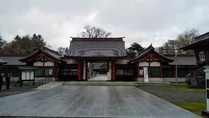 北海道護國神社の山門・神門