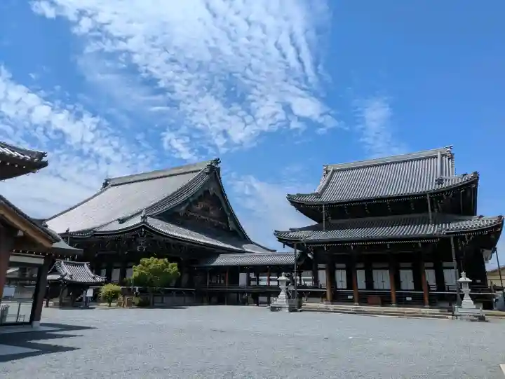 興正寺の{uncategorized: "未分類", other: "その他", undefined: "問題あり", building: "その他建物", grave: "お墓", sacred_gate: "鳥居", guardian: "狛犬", statue: "像", buddha: "仏像", history: "歴史", nature: "自然", garden: "庭園", animal: "動物", pagoda: "塔", temizu: "手水舎", mountain_gate: "山門・神門", sanctuary: "本殿・本堂", subordinate: "末社・摂社", art: "芸術", scenery: "景色", jizo: "地蔵", ema: "絵馬", goshuin: "御朱印", omikuji: "おみくじ", items: "授与品その他", amulet: "お守り", goshuincho: "御朱印帳", eats: "食事", festival: "お祭り", votive_dance: "神楽", shichigosan: "七五三参", wedding: "結婚式", experience: "体験その他", initially: "初詣", around: "周辺", anti_infection: "感染症対策"}