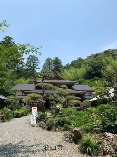 目の霊山　油山寺の本殿・本堂