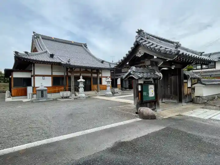 広潭寺の{uncategorized: "未分類", other: "その他", undefined: "問題あり", building: "その他建物", grave: "お墓", sacred_gate: "鳥居", guardian: "狛犬", statue: "像", buddha: "仏像", history: "歴史", nature: "自然", garden: "庭園", animal: "動物", pagoda: "塔", temizu: "手水舎", mountain_gate: "山門・神門", sanctuary: "本殿・本堂", subordinate: "末社・摂社", art: "芸術", scenery: "景色", jizo: "地蔵", ema: "絵馬", goshuin: "御朱印", omikuji: "おみくじ", items: "授与品その他", amulet: "お守り", goshuincho: "御朱印帳", eats: "食事", festival: "お祭り", votive_dance: "神楽", shichigosan: "七五三参", wedding: "結婚式", experience: "体験その他", initially: "初詣", around: "周辺", anti_infection: "感染症対策"}
