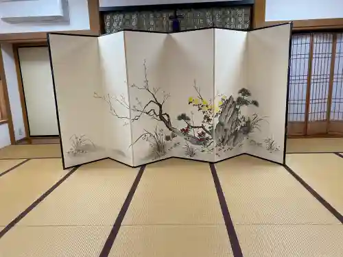 宝徳寺の{uncategorized: "未分類", other: "その他", undefined: "問題あり", building: "その他建物", grave: "お墓", sacred_gate: "鳥居", guardian: "狛犬", statue: "像", buddha: "仏像", history: "歴史", nature: "自然", garden: "庭園", animal: "動物", pagoda: "塔", temizu: "手水舎", mountain_gate: "山門・神門", sanctuary: "本殿・本堂", subordinate: "末社・摂社", art: "芸術", scenery: "景色", jizo: "地蔵", ema: "絵馬", goshuin: "御朱印", omikuji: "おみくじ", items: "授与品その他", amulet: "お守り", goshuincho: "御朱印帳", eats: "食事", festival: "お祭り", votive_dance: "神楽", shichigosan: "七五三参", wedding: "結婚式", experience: "体験その他", initially: "初詣", around: "周辺", anti_infection: "感染症対策"}