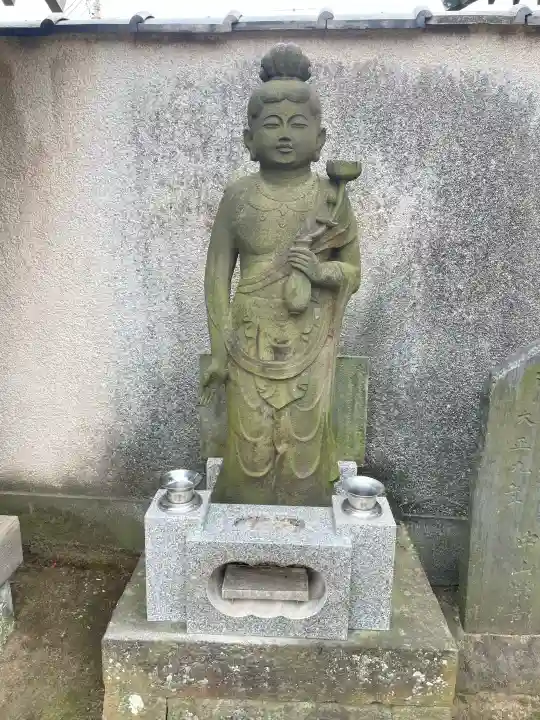 観音寺の{uncategorized: "未分類", other: "その他", undefined: "問題あり", building: "その他建物", grave: "お墓", sacred_gate: "鳥居", guardian: "狛犬", statue: "像", buddha: "仏像", history: "歴史", nature: "自然", garden: "庭園", animal: "動物", pagoda: "塔", temizu: "手水舎", mountain_gate: "山門・神門", sanctuary: "本殿・本堂", subordinate: "末社・摂社", art: "芸術", scenery: "景色", jizo: "地蔵", ema: "絵馬", goshuin: "御朱印", omikuji: "おみくじ", items: "授与品その他", amulet: "お守り", goshuincho: "御朱印帳", eats: "食事", festival: "お祭り", votive_dance: "神楽", shichigosan: "七五三参", wedding: "結婚式", experience: "体験その他", initially: "初詣", around: "周辺", anti_infection: "感染症対策"}