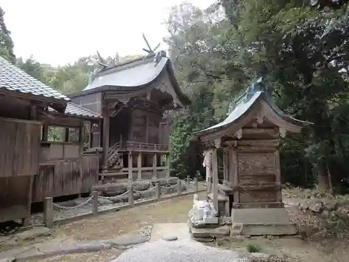 銀山上神社の建物その他