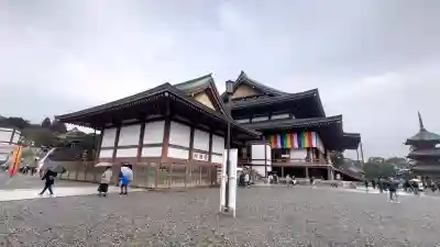 成田山新勝寺の{uncategorized: "未分類", other: "その他", undefined: "問題あり", building: "その他建物", grave: "お墓", sacred_gate: "鳥居", guardian: "狛犬", statue: "像", buddha: "仏像", history: "歴史", nature: "自然", garden: "庭園", animal: "動物", pagoda: "塔", temizu: "手水舎", mountain_gate: "山門・神門", sanctuary: "本殿・本堂", subordinate: "末社・摂社", art: "芸術", scenery: "景色", jizo: "地蔵", ema: "絵馬", goshuin: "御朱印", omikuji: "おみくじ", items: "授与品その他", amulet: "お守り", goshuincho: "御朱印帳", eats: "食事", festival: "お祭り", votive_dance: "神楽", shichigosan: "七五三参", wedding: "結婚式", experience: "体験その他", initially: "初詣", around: "周辺", anti_infection: "感染症対策"}