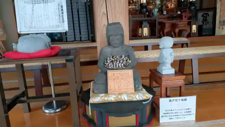 常保寺の{uncategorized: "未分類", other: "その他", undefined: "問題あり", building: "その他建物", grave: "お墓", sacred_gate: "鳥居", guardian: "狛犬", statue: "像", buddha: "仏像", history: "歴史", nature: "自然", garden: "庭園", animal: "動物", pagoda: "塔", temizu: "手水舎", mountain_gate: "山門・神門", sanctuary: "本殿・本堂", subordinate: "末社・摂社", art: "芸術", scenery: "景色", jizo: "地蔵", ema: "絵馬", goshuin: "御朱印", omikuji: "おみくじ", items: "授与品その他", amulet: "お守り", goshuincho: "御朱印帳", eats: "食事", festival: "お祭り", votive_dance: "神楽", shichigosan: "七五三参", wedding: "結婚式", experience: "体験その他", initially: "初詣", around: "周辺", anti_infection: "感染症対策"}