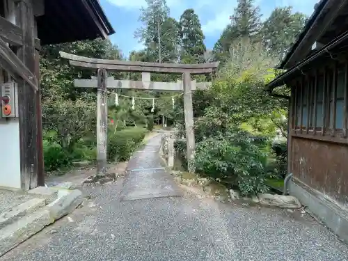 馬見岡綿向神社の{uncategorized: "未分類", other: "その他", undefined: "問題あり", building: "その他建物", grave: "お墓", sacred_gate: "鳥居", guardian: "狛犬", statue: "像", buddha: "仏像", history: "歴史", nature: "自然", garden: "庭園", animal: "動物", pagoda: "塔", temizu: "手水舎", mountain_gate: "山門・神門", sanctuary: "本殿・本堂", subordinate: "末社・摂社", art: "芸術", scenery: "景色", jizo: "地蔵", ema: "絵馬", goshuin: "御朱印", omikuji: "おみくじ", items: "授与品その他", amulet: "お守り", goshuincho: "御朱印帳", eats: "食事", festival: "お祭り", votive_dance: "神楽", shichigosan: "七五三参", wedding: "結婚式", experience: "体験その他", initially: "初詣", around: "周辺", anti_infection: "感染症対策"}