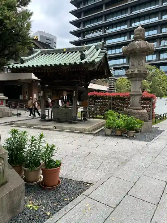 豊川稲荷東京別院の{uncategorized: "未分類", other: "その他", undefined: "問題あり", building: "その他建物", grave: "お墓", sacred_gate: "鳥居", guardian: "狛犬", statue: "像", buddha: "仏像", history: "歴史", nature: "自然", garden: "庭園", animal: "動物", pagoda: "塔", temizu: "手水舎", mountain_gate: "山門・神門", sanctuary: "本殿・本堂", subordinate: "末社・摂社", art: "芸術", scenery: "景色", jizo: "地蔵", ema: "絵馬", goshuin: "御朱印", omikuji: "おみくじ", items: "授与品その他", amulet: "お守り", goshuincho: "御朱印帳", eats: "食事", festival: "お祭り", votive_dance: "神楽", shichigosan: "七五三参", wedding: "結婚式", experience: "体験その他", initially: "初詣", around: "周辺", anti_infection: "感染症対策"}