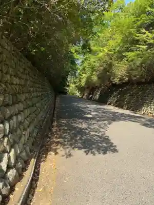 石上神宮の{uncategorized: "未分類", other: "その他", undefined: "問題あり", building: "その他建物", grave: "お墓", sacred_gate: "鳥居", guardian: "狛犬", statue: "像", buddha: "仏像", history: "歴史", nature: "自然", garden: "庭園", animal: "動物", pagoda: "塔", temizu: "手水舎", mountain_gate: "山門・神門", sanctuary: "本殿・本堂", subordinate: "末社・摂社", art: "芸術", scenery: "景色", jizo: "地蔵", ema: "絵馬", goshuin: "御朱印", omikuji: "おみくじ", items: "授与品その他", amulet: "お守り", goshuincho: "御朱印帳", eats: "食事", festival: "お祭り", votive_dance: "神楽", shichigosan: "七五三参", wedding: "結婚式", experience: "体験その他", initially: "初詣", around: "周辺", anti_infection: "感染症対策"}