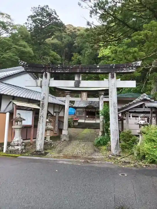 住吉神社の{uncategorized: "未分類", other: "その他", undefined: "問題あり", building: "その他建物", grave: "お墓", sacred_gate: "鳥居", guardian: "狛犬", statue: "像", buddha: "仏像", history: "歴史", nature: "自然", garden: "庭園", animal: "動物", pagoda: "塔", temizu: "手水舎", mountain_gate: "山門・神門", sanctuary: "本殿・本堂", subordinate: "末社・摂社", art: "芸術", scenery: "景色", jizo: "地蔵", ema: "絵馬", goshuin: "御朱印", omikuji: "おみくじ", items: "授与品その他", amulet: "お守り", goshuincho: "御朱印帳", eats: "食事", festival: "お祭り", votive_dance: "神楽", shichigosan: "七五三参", wedding: "結婚式", experience: "体験その他", initially: "初詣", around: "周辺", anti_infection: "感染症対策"}