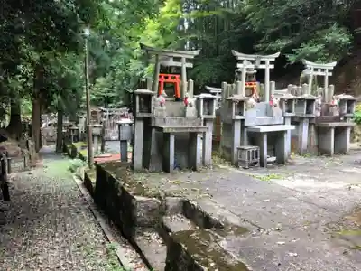 伏見稲荷大社　御膳谷奉拝所の末社・摂社