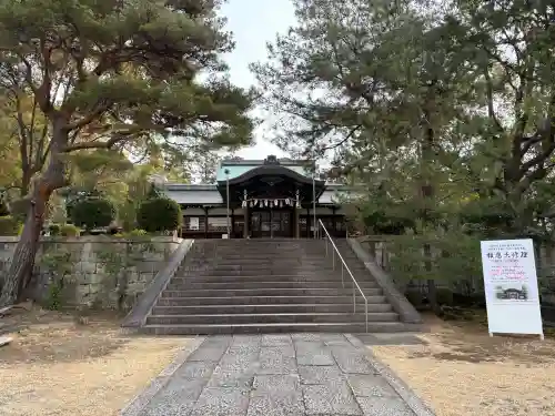 新日吉神宮の{uncategorized: "未分類", other: "その他", undefined: "問題あり", building: "その他建物", grave: "お墓", sacred_gate: "鳥居", guardian: "狛犬", statue: "像", buddha: "仏像", history: "歴史", nature: "自然", garden: "庭園", animal: "動物", pagoda: "塔", temizu: "手水舎", mountain_gate: "山門・神門", sanctuary: "本殿・本堂", subordinate: "末社・摂社", art: "芸術", scenery: "景色", jizo: "地蔵", ema: "絵馬", goshuin: "御朱印", omikuji: "おみくじ", items: "授与品その他", amulet: "お守り", goshuincho: "御朱印帳", eats: "食事", festival: "お祭り", votive_dance: "神楽", shichigosan: "七五三参", wedding: "結婚式", experience: "体験その他", initially: "初詣", around: "周辺", anti_infection: "感染症対策"}