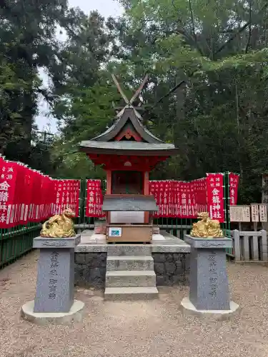 春日大社金龍神社（禁裡殿）の{uncategorized: "未分類", other: "その他", undefined: "問題あり", building: "その他建物", grave: "お墓", sacred_gate: "鳥居", guardian: "狛犬", statue: "像", buddha: "仏像", history: "歴史", nature: "自然", garden: "庭園", animal: "動物", pagoda: "塔", temizu: "手水舎", mountain_gate: "山門・神門", sanctuary: "本殿・本堂", subordinate: "末社・摂社", art: "芸術", scenery: "景色", jizo: "地蔵", ema: "絵馬", goshuin: "御朱印", omikuji: "おみくじ", items: "授与品その他", amulet: "お守り", goshuincho: "御朱印帳", eats: "食事", festival: "お祭り", votive_dance: "神楽", shichigosan: "七五三参", wedding: "結婚式", experience: "体験その他", initially: "初詣", around: "周辺", anti_infection: "感染症対策"}