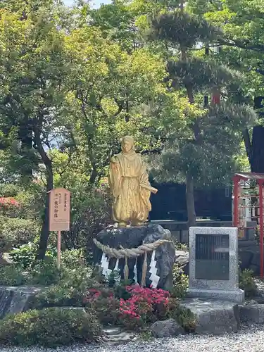 深志神社の像