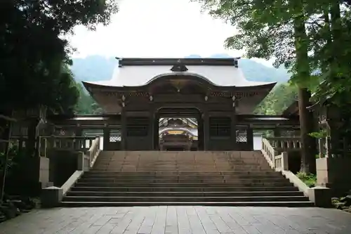彌彦神社の山門・神門