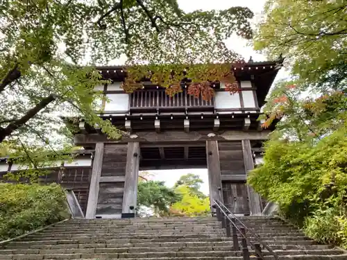 八幡秋田神社の山門・神門