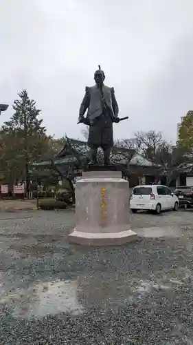 豊國神社の像