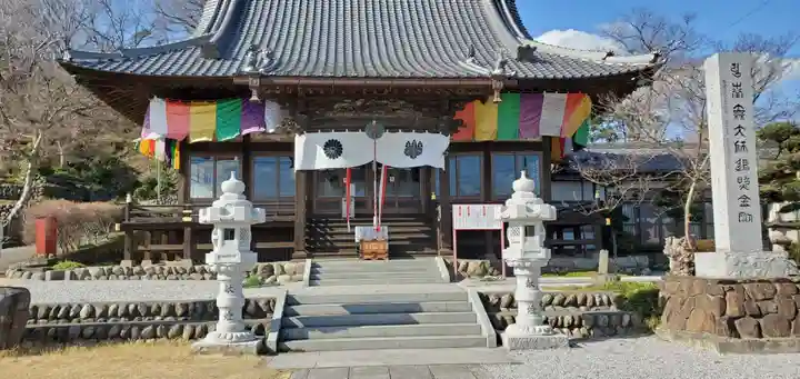 埼玉厄除け開運大師・龍泉寺(切り絵御朱印発祥の寺)の本殿・本堂