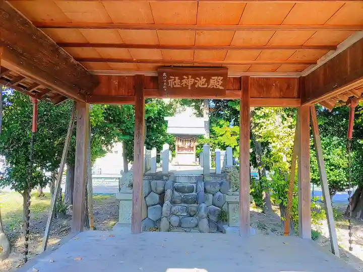 殿池社の本殿・本堂