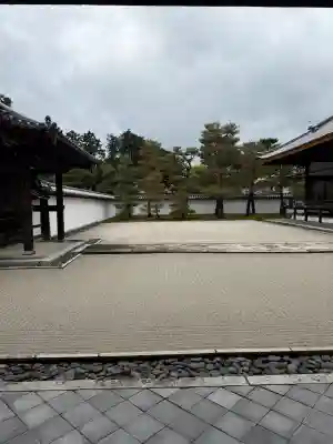 相国寺（相国承天禅寺）の{uncategorized: "未分類", other: "その他", undefined: "問題あり", building: "その他建物", grave: "お墓", sacred_gate: "鳥居", guardian: "狛犬", statue: "像", buddha: "仏像", history: "歴史", nature: "自然", garden: "庭園", animal: "動物", pagoda: "塔", temizu: "手水舎", mountain_gate: "山門・神門", sanctuary: "本殿・本堂", subordinate: "末社・摂社", art: "芸術", scenery: "景色", jizo: "地蔵", ema: "絵馬", goshuin: "御朱印", omikuji: "おみくじ", items: "授与品その他", amulet: "お守り", goshuincho: "御朱印帳", eats: "食事", festival: "お祭り", votive_dance: "神楽", shichigosan: "七五三参", wedding: "結婚式", experience: "体験その他", initially: "初詣", around: "周辺", anti_infection: "感染症対策"}