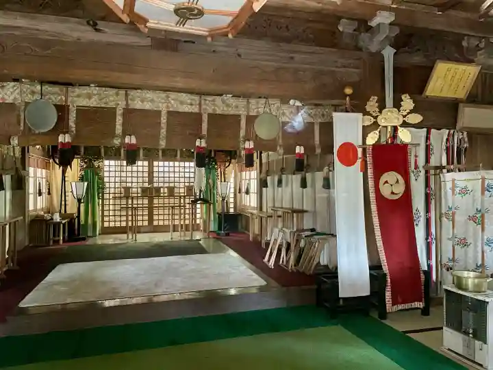 與瀬神社(与瀬神社)の{uncategorized: "未分類", other: "その他", undefined: "問題あり", building: "その他建物", grave: "お墓", sacred_gate: "鳥居", guardian: "狛犬", statue: "像", buddha: "仏像", history: "歴史", nature: "自然", garden: "庭園", animal: "動物", pagoda: "塔", temizu: "手水舎", mountain_gate: "山門・神門", sanctuary: "本殿・本堂", subordinate: "末社・摂社", art: "芸術", scenery: "景色", jizo: "地蔵", ema: "絵馬", goshuin: "御朱印", omikuji: "おみくじ", items: "授与品その他", amulet: "お守り", goshuincho: "御朱印帳", eats: "食事", festival: "お祭り", votive_dance: "神楽", shichigosan: "七五三参", wedding: "結婚式", experience: "体験その他", initially: "初詣", around: "周辺", anti_infection: "感染症対策"}