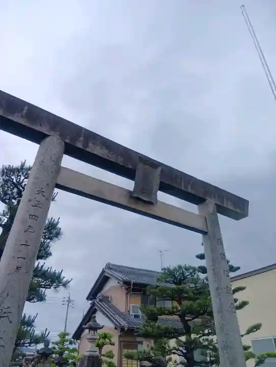 神明神社の{uncategorized: "未分類", other: "その他", undefined: "問題あり", building: "その他建物", grave: "お墓", sacred_gate: "鳥居", guardian: "狛犬", statue: "像", buddha: "仏像", history: "歴史", nature: "自然", garden: "庭園", animal: "動物", pagoda: "塔", temizu: "手水舎", mountain_gate: "山門・神門", sanctuary: "本殿・本堂", subordinate: "末社・摂社", art: "芸術", scenery: "景色", jizo: "地蔵", ema: "絵馬", goshuin: "御朱印", omikuji: "おみくじ", items: "授与品その他", amulet: "お守り", goshuincho: "御朱印帳", eats: "食事", festival: "お祭り", votive_dance: "神楽", shichigosan: "七五三参", wedding: "結婚式", experience: "体験その他", initially: "初詣", around: "周辺", anti_infection: "感染症対策"}