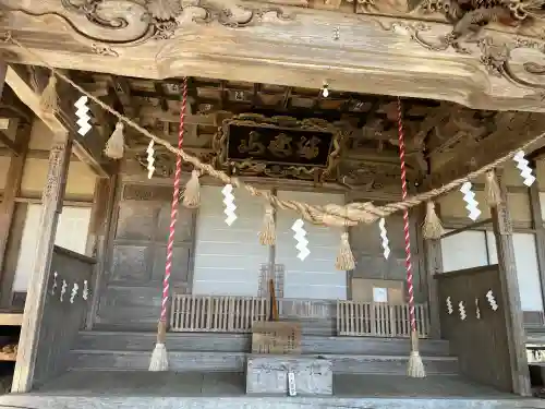 出羽月山湯殿山摂社岩根沢三神社（三山神社）の{uncategorized: "未分類", other: "その他", undefined: "問題あり", building: "その他建物", grave: "お墓", sacred_gate: "鳥居", guardian: "狛犬", statue: "像", buddha: "仏像", history: "歴史", nature: "自然", garden: "庭園", animal: "動物", pagoda: "塔", temizu: "手水舎", mountain_gate: "山門・神門", sanctuary: "本殿・本堂", subordinate: "末社・摂社", art: "芸術", scenery: "景色", jizo: "地蔵", ema: "絵馬", goshuin: "御朱印", omikuji: "おみくじ", items: "授与品その他", amulet: "お守り", goshuincho: "御朱印帳", eats: "食事", festival: "お祭り", votive_dance: "神楽", shichigosan: "七五三参", wedding: "結婚式", experience: "体験その他", initially: "初詣", around: "周辺", anti_infection: "感染症対策"}